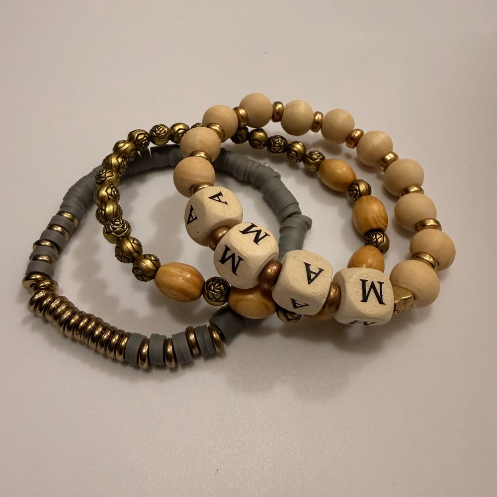 Beaded Bracelet Set with 'MAMA' Lettering - Picture 3 of 4